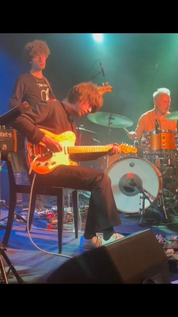 A short solo on « enjoy , it’s now or never ».

#gvedges #guillaumeviersetmusic #rockisnotdead #jazzisnotdead #guitarsolo